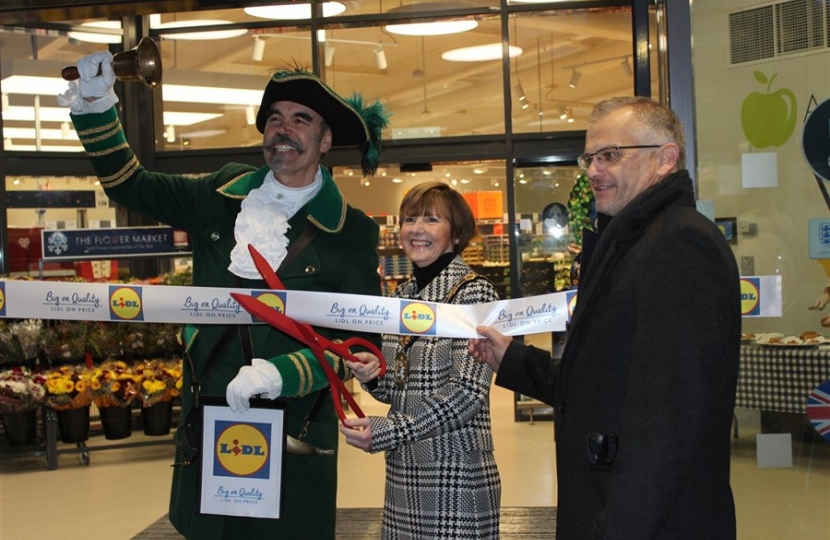 Chairman, Angela Lawrence opens the new Lidl store in Gainsborough